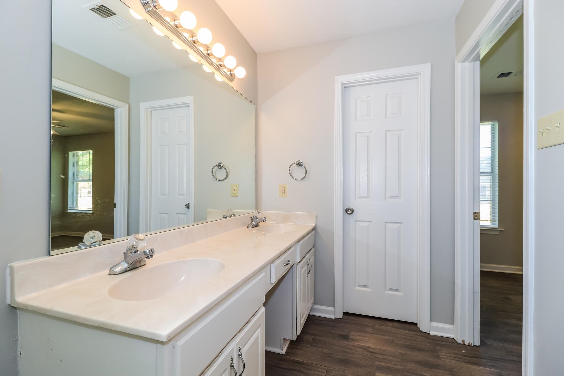 8112 Country Mill Cove Memphis, TN 38016 - Photo 10 of 17 a en suite bathroom with a sink and a mirror