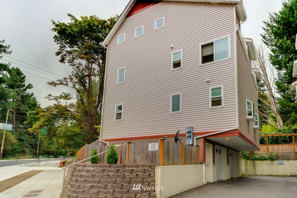 1752 North Northgate Way Seattle, WA 98133 - Photo 1 of 16
