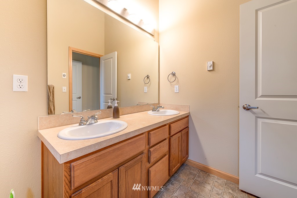 1752 North Northgate Way Seattle, WA 98133 - Photo 14 of 16