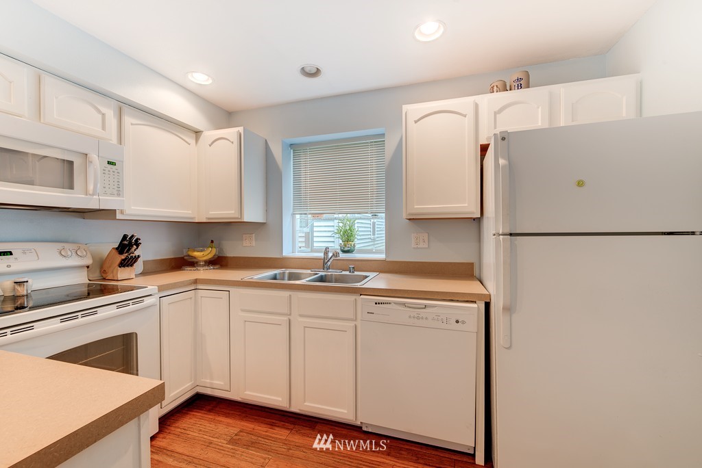1752 North Northgate Way Seattle, WA 98133 - Photo 3 of 16