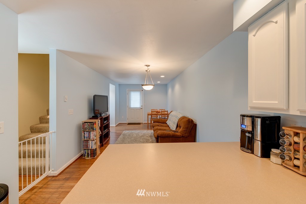 1752 North Northgate Way Seattle, WA 98133 - Photo 5 of 16