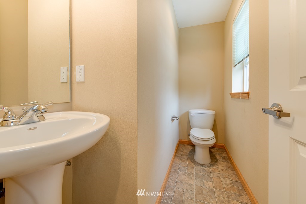1752 North Northgate Way Seattle, WA 98133 - Photo 7 of 16