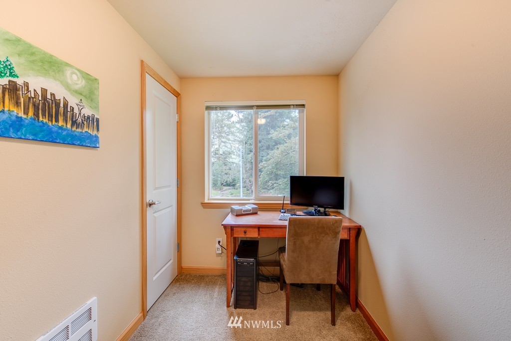 1752 North Northgate Way Seattle, WA 98133 - Photo 8 of 16