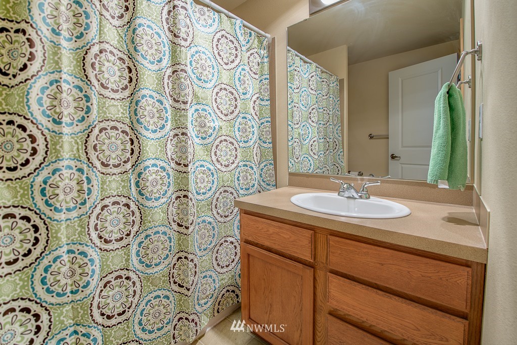 1752 North Northgate Way Seattle, WA 98133 - Photo 9 of 16