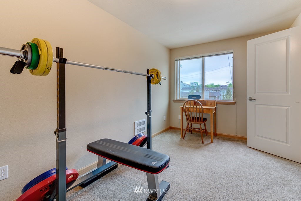 1752 North Northgate Way Seattle, WA 98133 - Photo 10 of 16