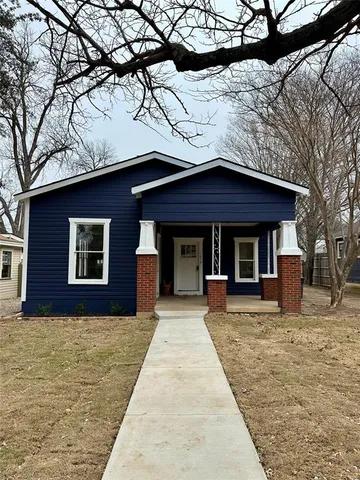 a front view of house with yard