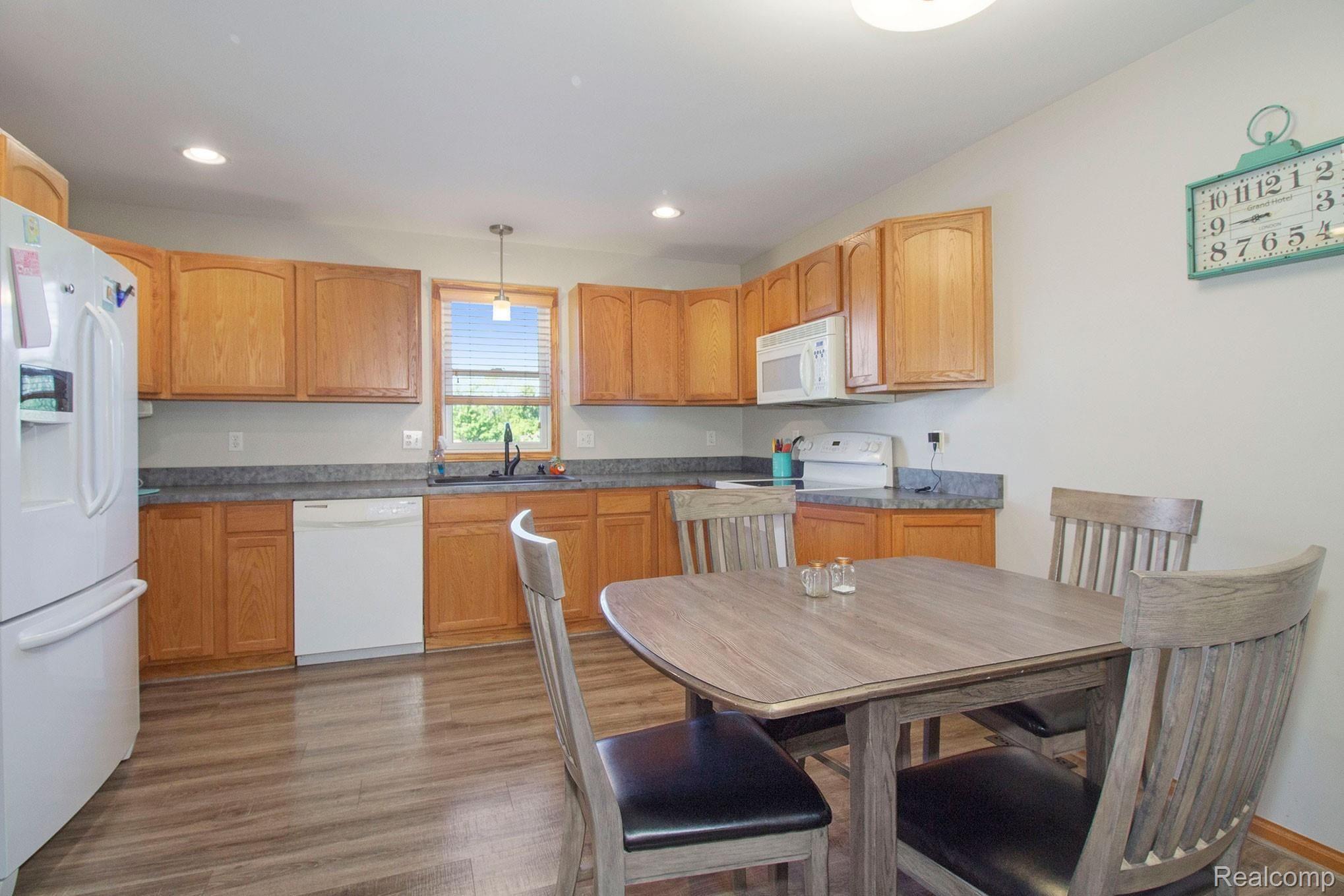 16066 South Duffield Road Byron, MI 48418 - Photo 15 of 41 15.jpg
