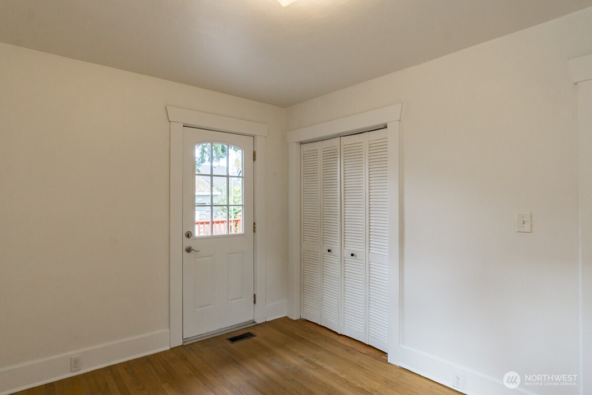 8341 26th Avenue Northwest Seattle, WA 98117 - Photo 13 of 19