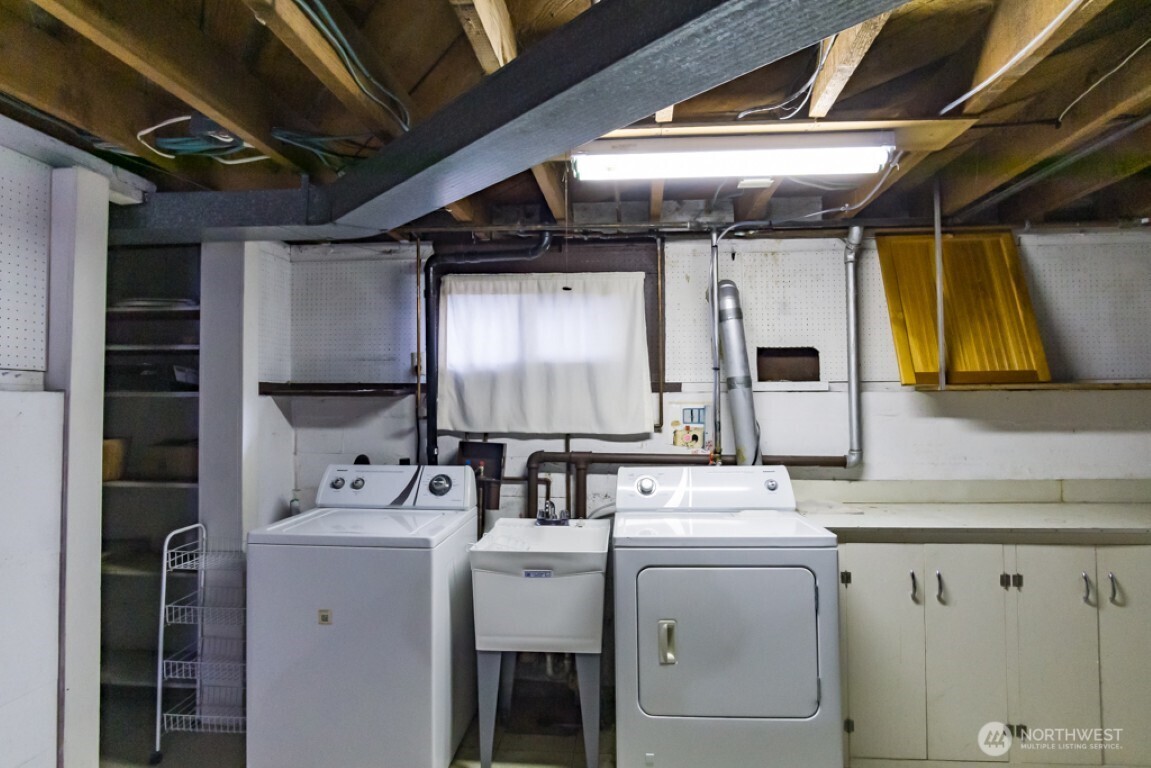 8341 26th Avenue Northwest Seattle, WA 98117 - Photo 17 of 19