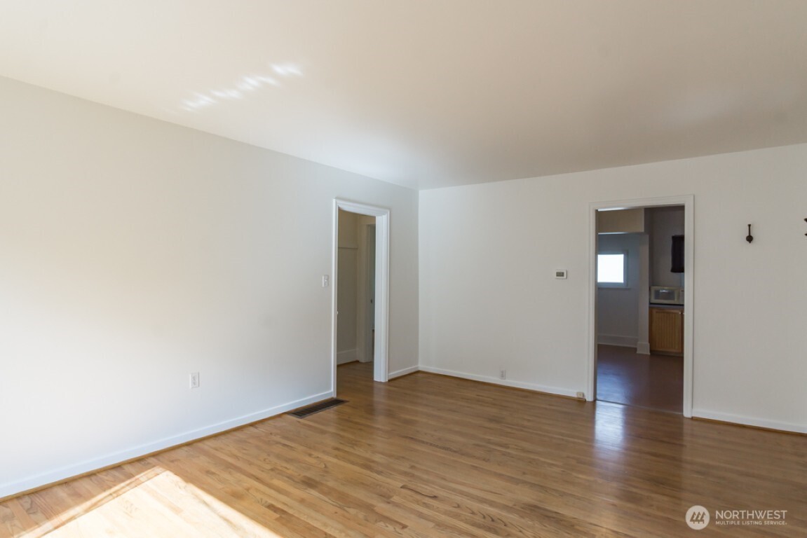 8341 26th Avenue Northwest Seattle, WA 98117 - Photo 4 of 19