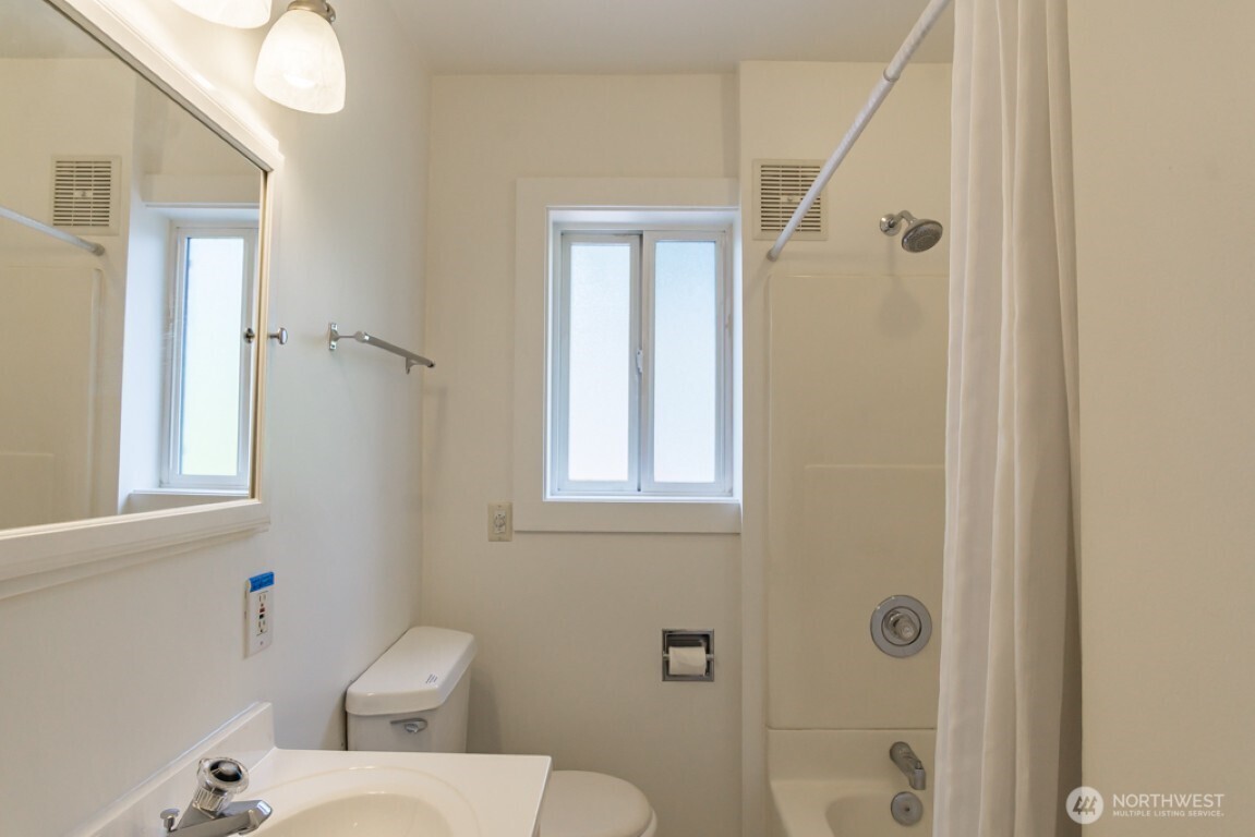 8341 26th Avenue Northwest Seattle, WA 98117 - Photo 10 of 19