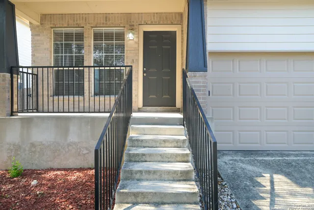 a view of entryway with a front door