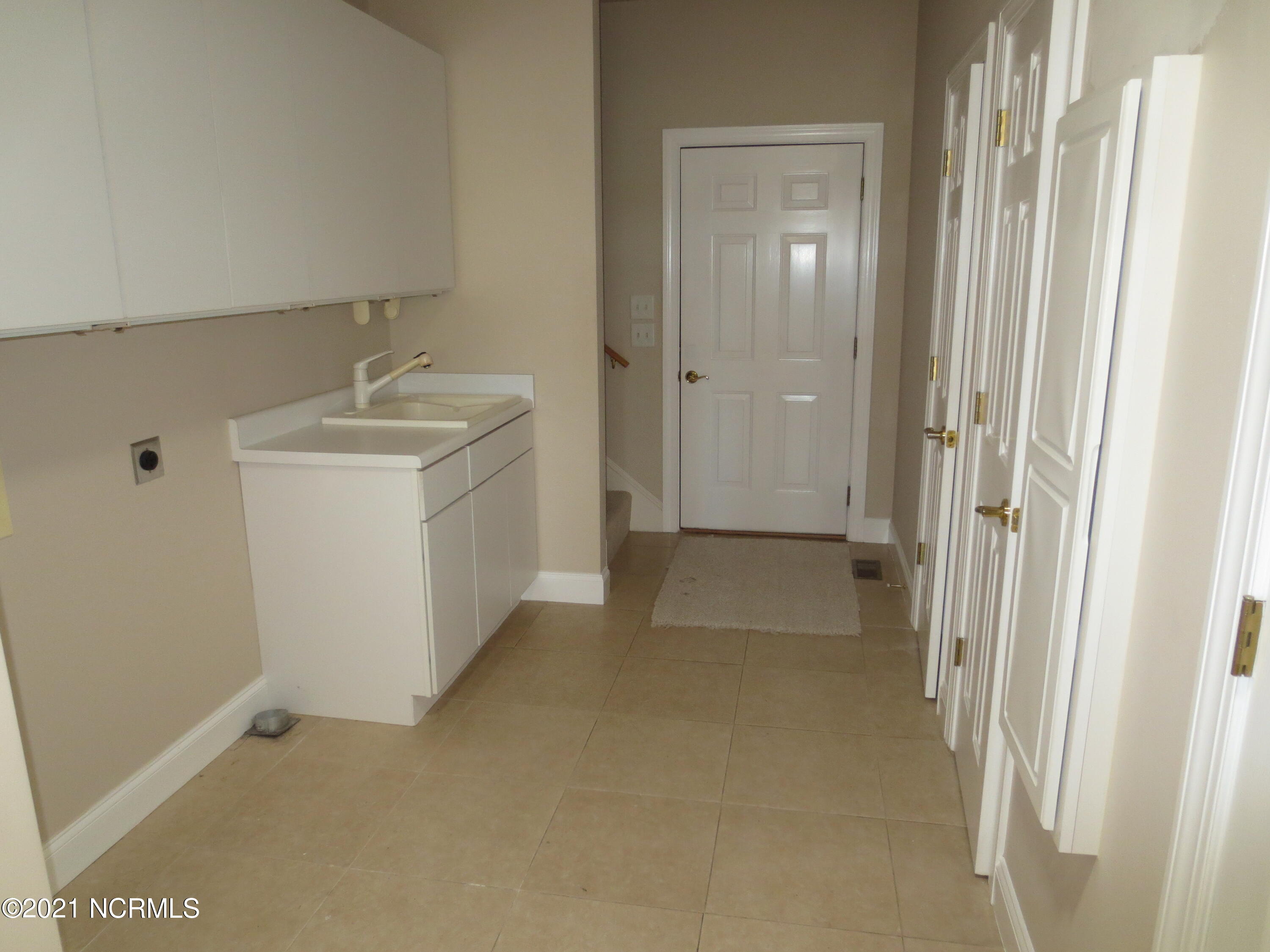 8 Country Club Boulevard Whispering Pines, NC 28327 - Photo 12 of 21 IMG_0021