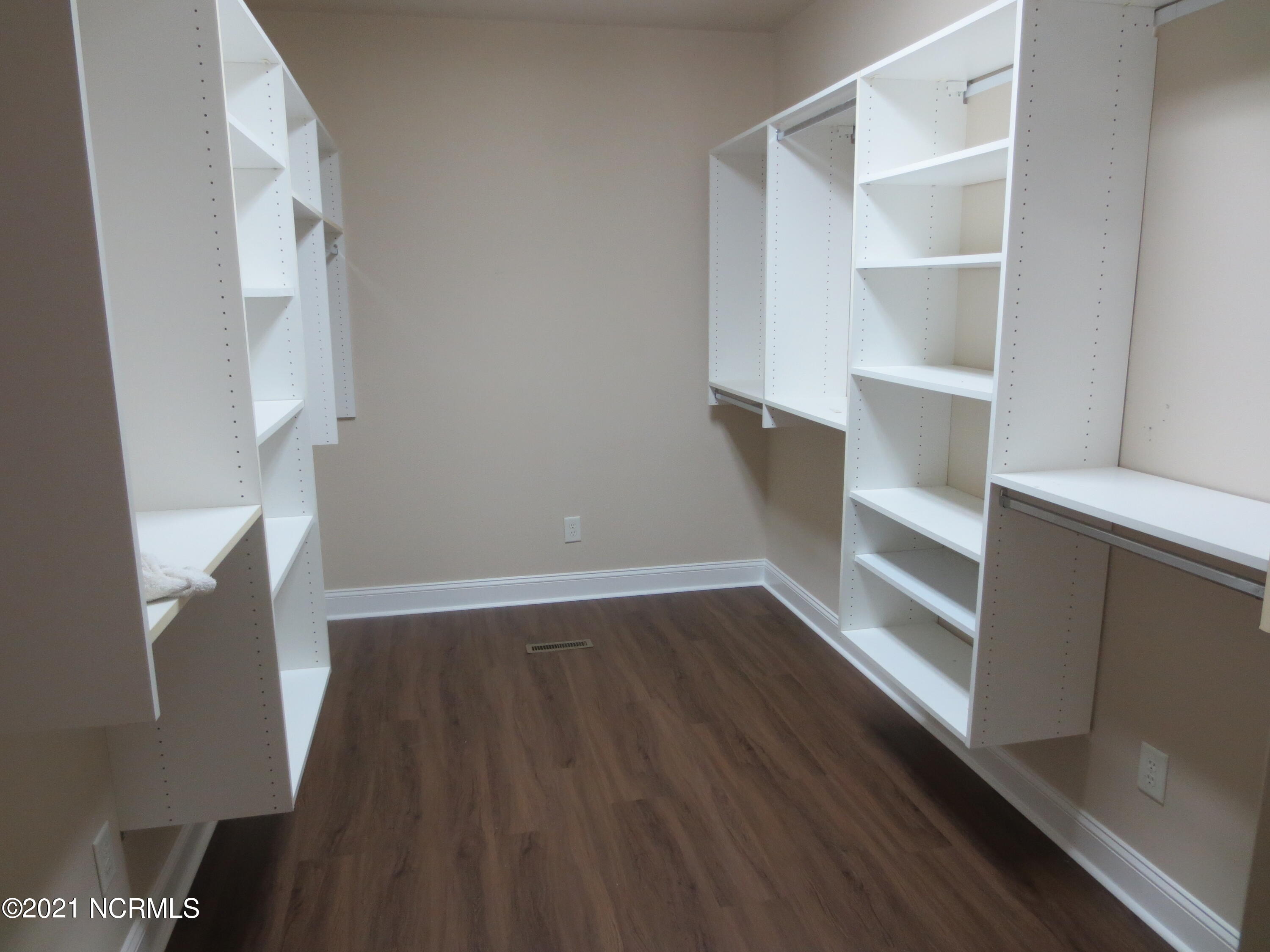 8 Country Club Boulevard Whispering Pines, NC 28327 - Photo 15 of 21 IMG_0023