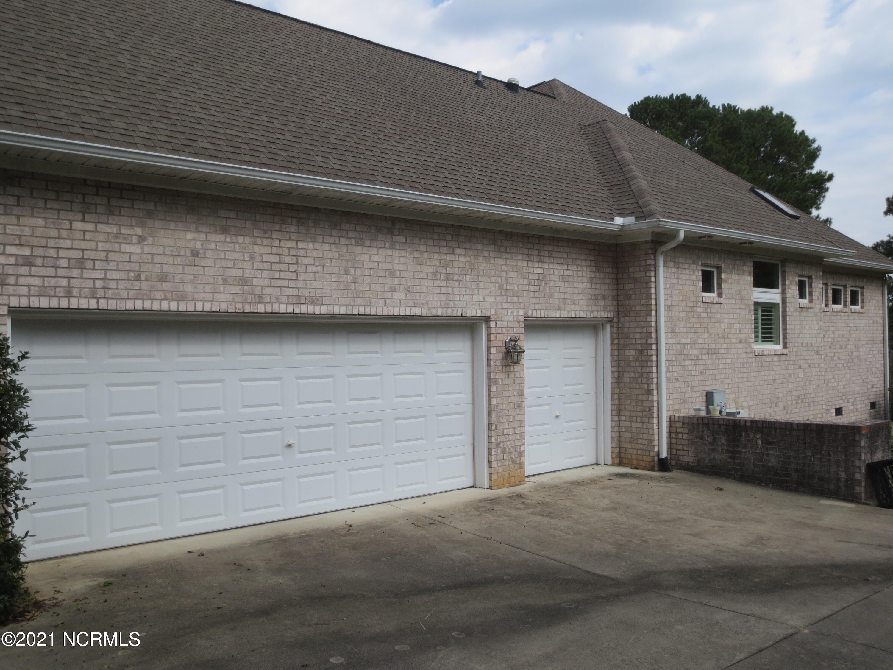 8 Country Club Boulevard Whispering Pines, NC 28327 - Photo 2 of 21 IMG_0003