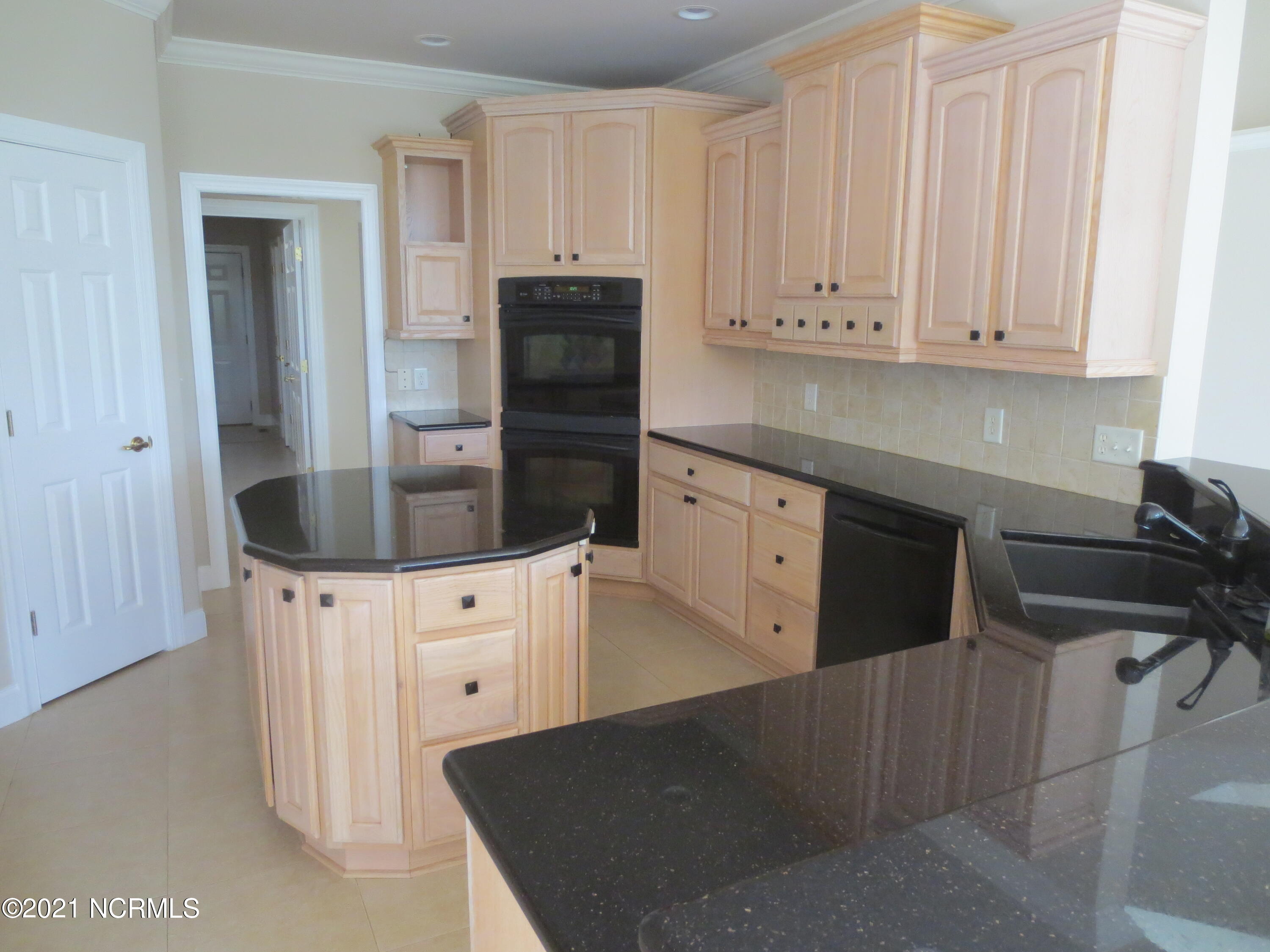 8 Country Club Boulevard Whispering Pines, NC 28327 - Photo 10 of 21 IMG_0032