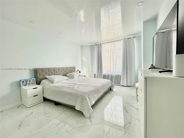 $4,220 | 1980 South Ocean Drive, Unit 15Q, Hallandale Beach, FL 33009