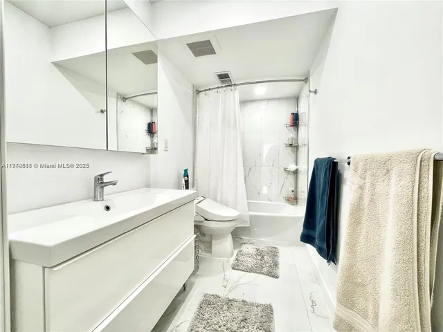 $4,220 | 1980 South Ocean Drive, Unit 15Q, Hallandale Beach, FL 33009