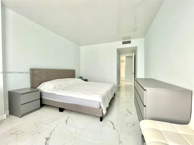 $4,220 | 1980 South Ocean Drive, Unit 15Q, Hallandale Beach, FL 33009