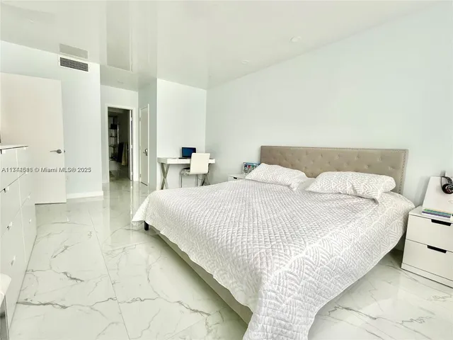 $4,220 | 1980 South Ocean Drive, Unit 15Q, Hallandale Beach, FL 33009