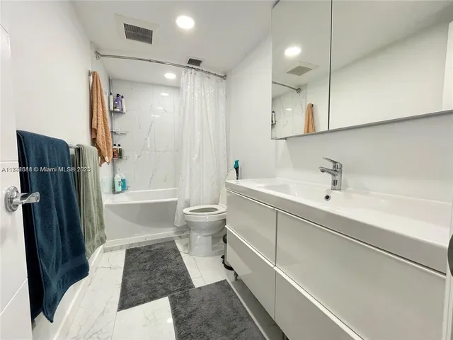 $4,220 | 1980 South Ocean Drive, Unit 15Q, Hallandale Beach, FL 33009