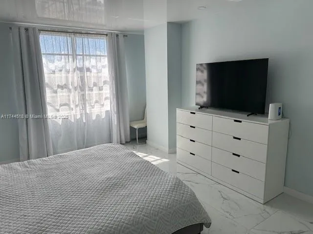 $4,220 | 1980 South Ocean Drive, Unit 15Q, Hallandale Beach, FL 33009