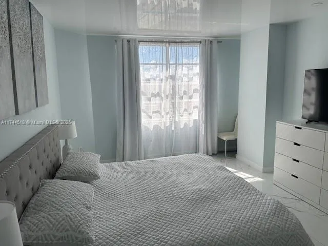 $4,220 | 1980 South Ocean Drive, Unit 15Q, Hallandale Beach, FL 33009