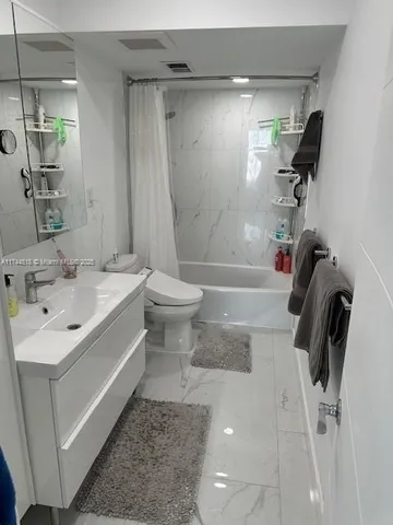 $4,220 | 1980 South Ocean Drive, Unit 15Q, Hallandale Beach, FL 33009