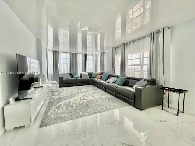 $4,220 | 1980 South Ocean Drive, Unit 15Q, Hallandale Beach, FL 33009