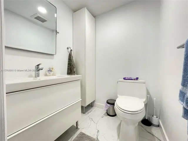 $4,220 | 1980 South Ocean Drive, Unit 15Q, Hallandale Beach, FL 33009