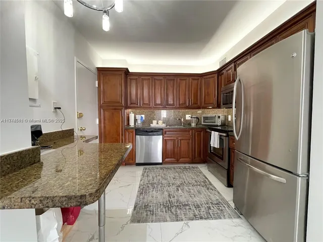 $4,220 | 1980 South Ocean Drive, Unit 15Q, Hallandale Beach, FL 33009