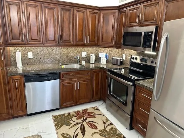 $4,220 | 1980 South Ocean Drive, Unit 15Q, Hallandale Beach, FL 33009