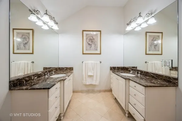 $1,200,000 | 6100 Timber Ridge Court, Indian Head Park, IL 60525