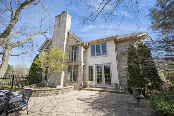 $1,200,000 | 6100 Timber Ridge Court, Indian Head Park, IL 60525