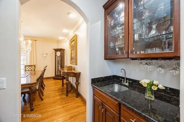 $1,200,000 | 6100 Timber Ridge Court, Indian Head Park, IL 60525