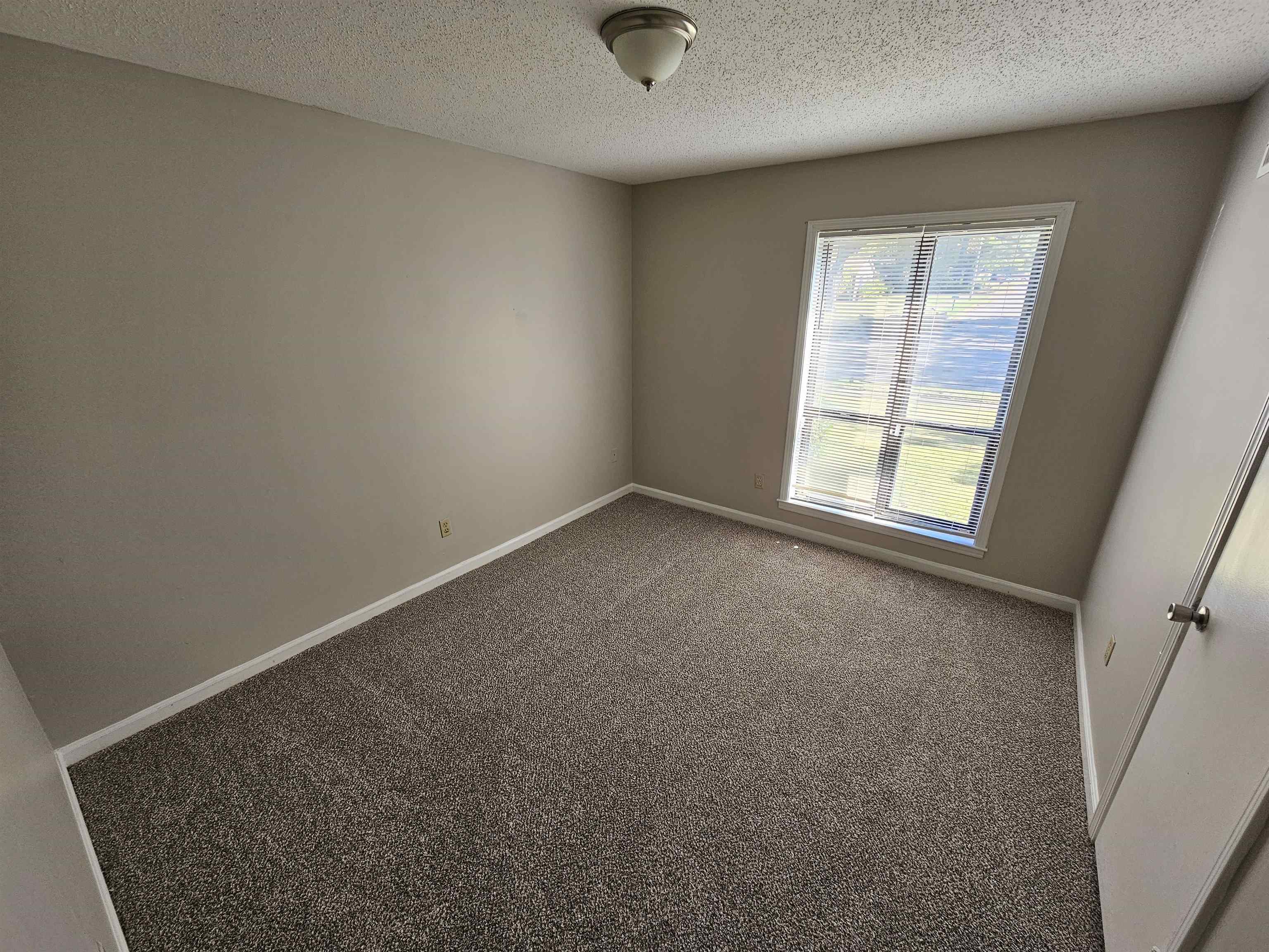 4073 Silverleaf Road Memphis, TN 38115 - Photo 11 of 17 an empty room with a window