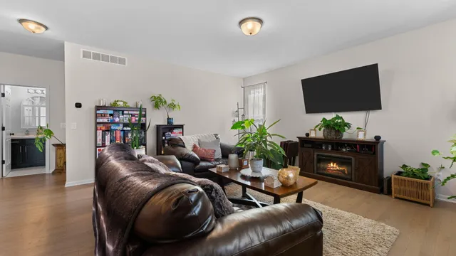 $529,900 | 10196 Meadowmere Place, Saline, MI 48176