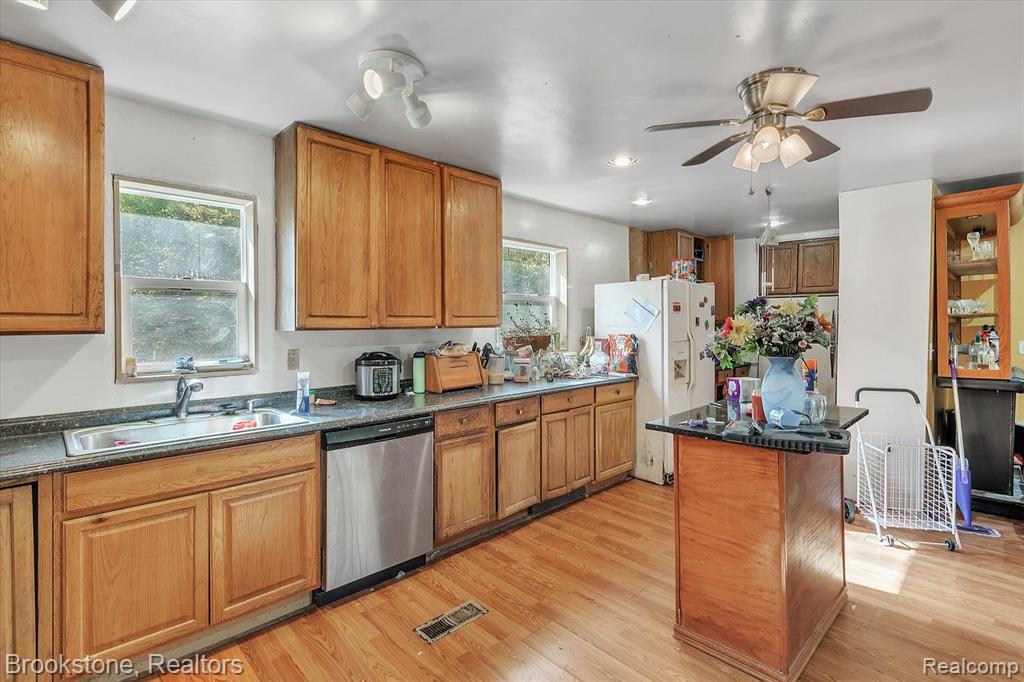 26410 Haggerty Road New Boston, MI 48164 - Photo 15 of 42
