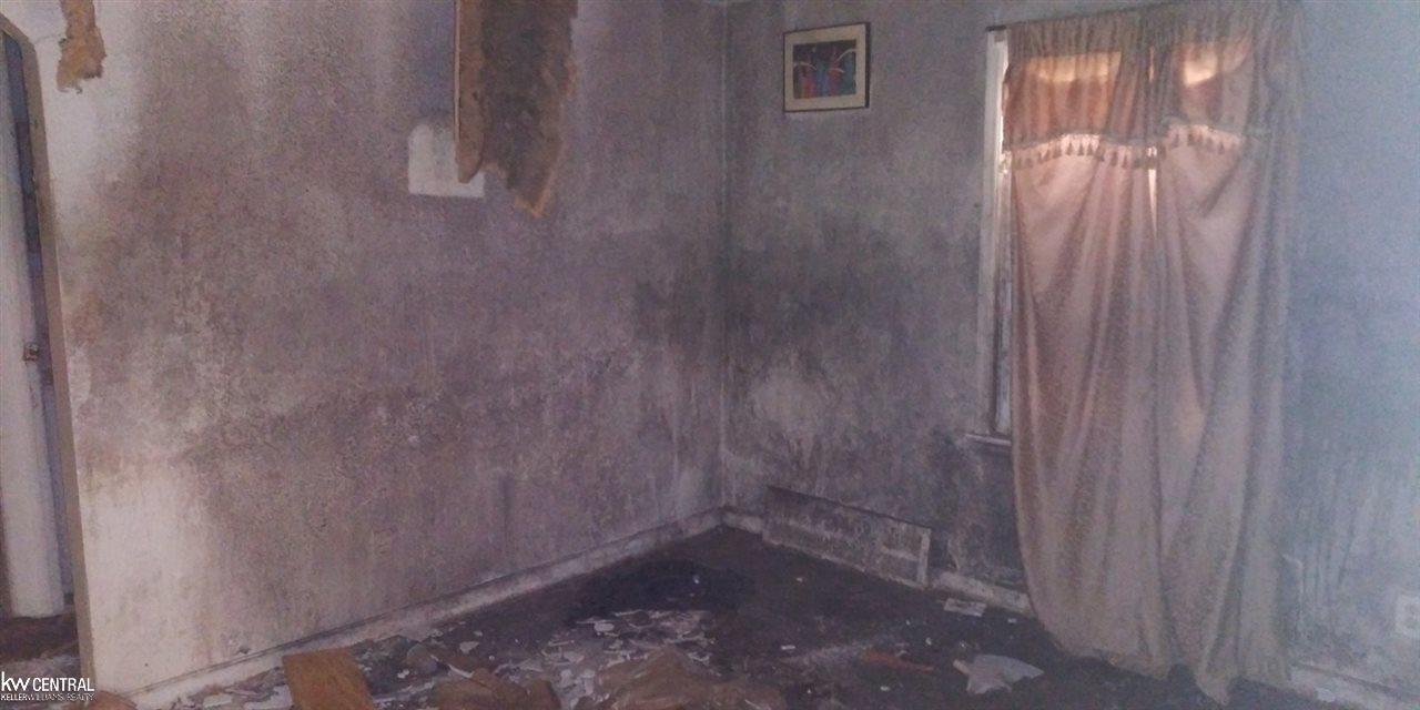 19378 Huntington Road Detroit, MI 48219 - Photo 3 of 7