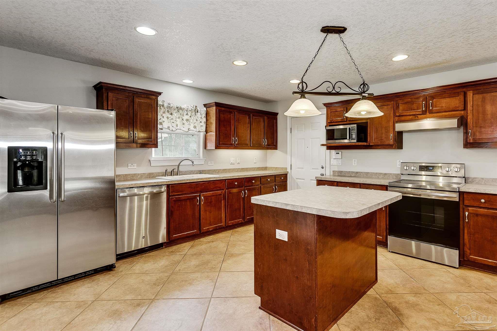 426 Turnberry Road Cantonment, FL 32533 - Photo 12 of 42 Gallery Image 12