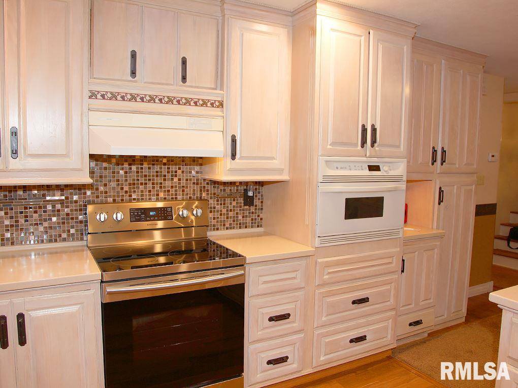 1104 Upper Spring Bay Road East Peoria, IL 61611 - Photo 8 of 36 Gallery Image 8