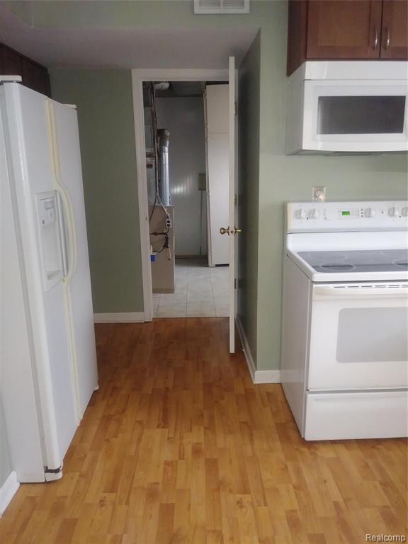 8609 Harding Center Line, MI 48015 - Photo 6 of 16