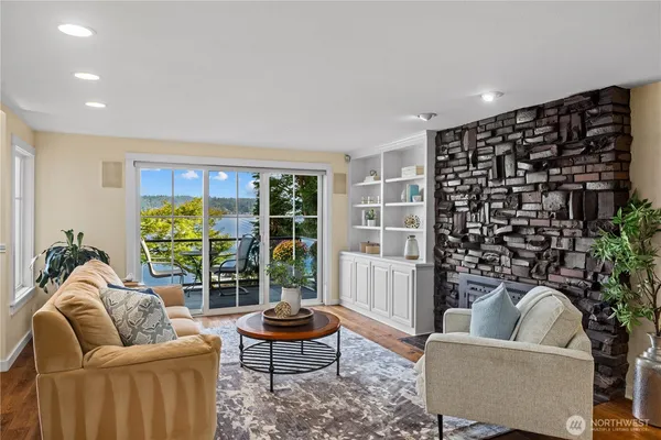 $4,788,800 | 528 West Lake Sammamish Parkway Southeast, Bellevue, WA 98008