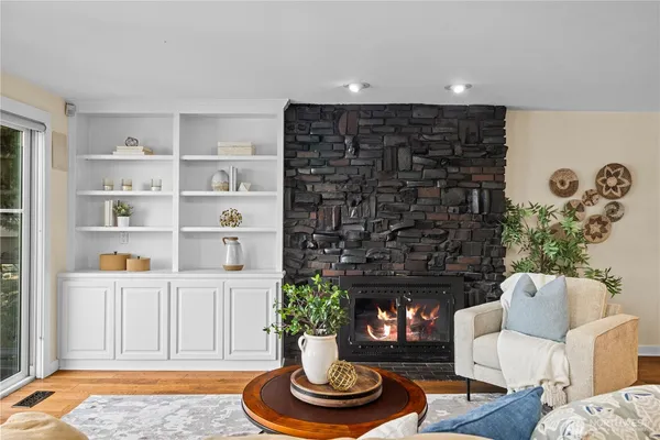 $4,788,800 | 528 West Lake Sammamish Parkway Southeast, Bellevue, WA 98008