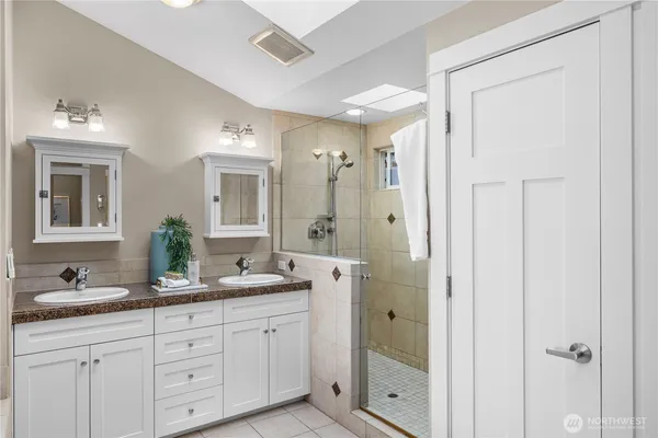 $4,788,800 | 528 West Lake Sammamish Parkway Southeast, Bellevue, WA 98008