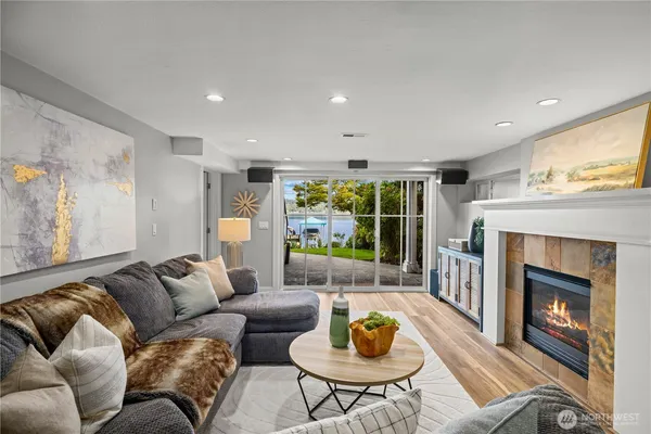 $4,788,800 | 528 West Lake Sammamish Parkway Southeast, Bellevue, WA 98008
