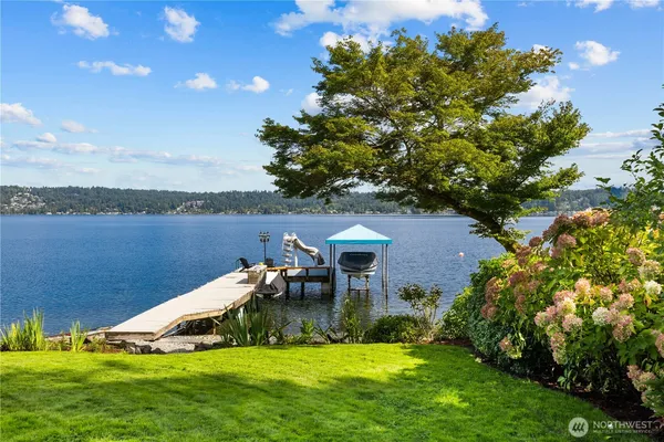 $4,788,800 | 528 West Lake Sammamish Parkway Southeast, Bellevue, WA 98008