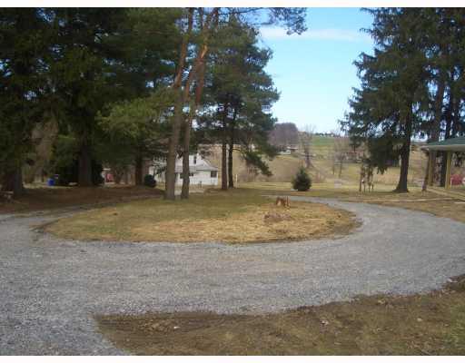 106 Hannahstown Road Butler, PA 16002 - Photo 14 of 15 Parking Lot/Garage.