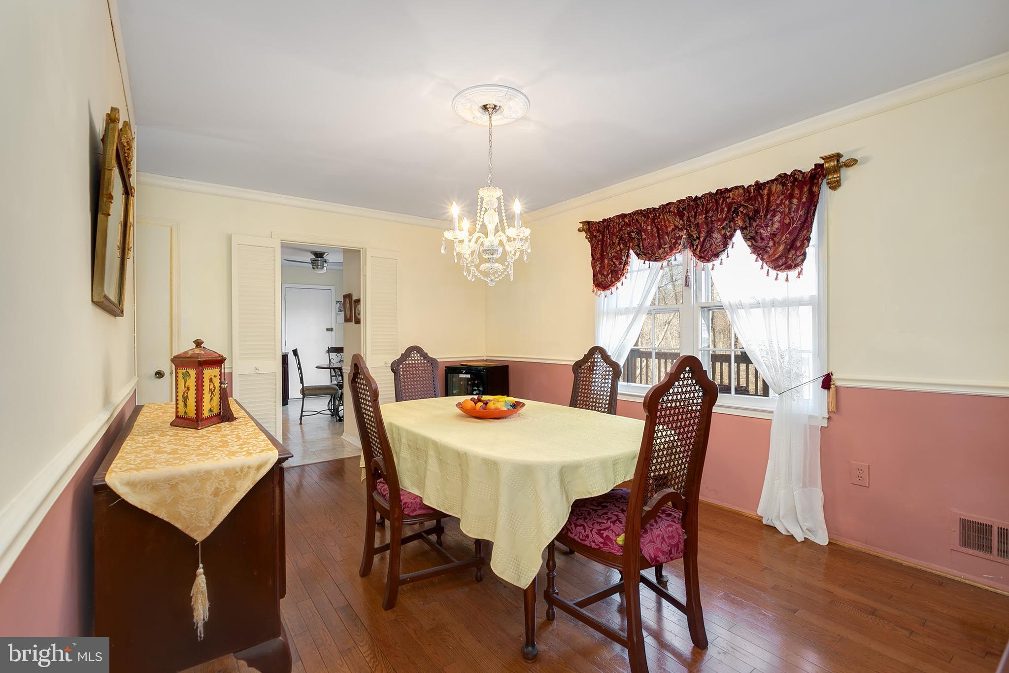 12349 Coleraine Court Reston, VA 20191 - Photo 5 of 36