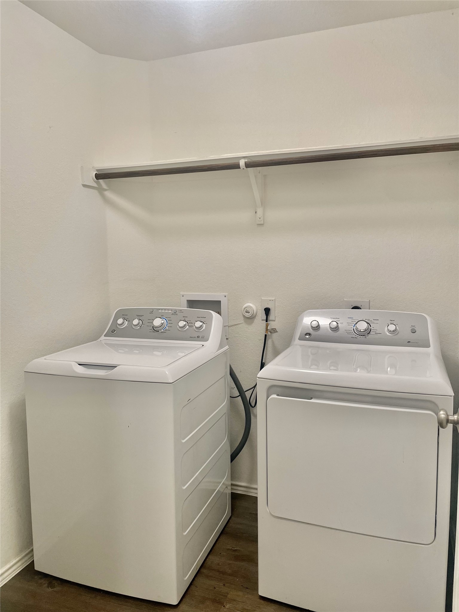 5716 Southerner Way Austin, TX 78747 - Photo 25 of 33 Large mud/laundry room. Washer and Dryer included.